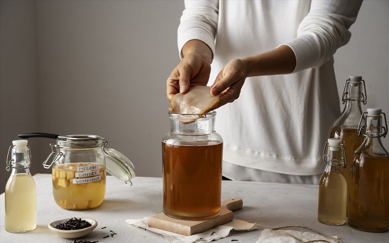 cach-uong-kombucha-giam-can-4