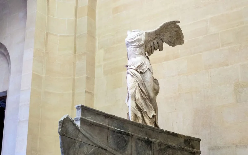 bao tang louvre lich su kien truc va nhung kiet tac noi tieng